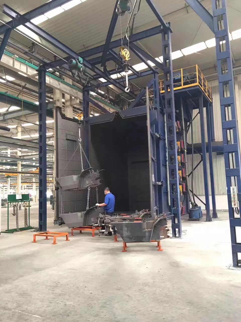 大型双吊钩抛丸机